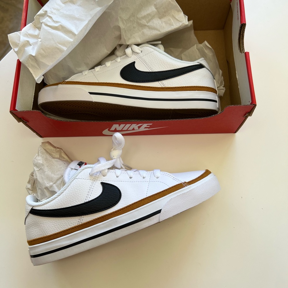 Nike court legacy